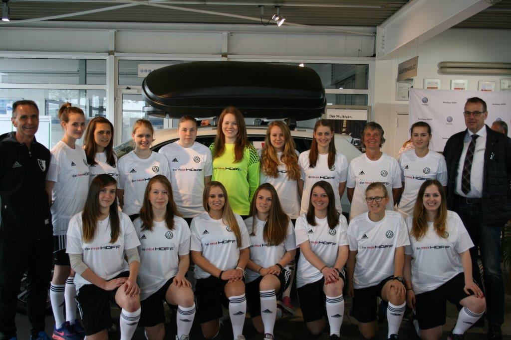 Trikot-Spende der Fa. Autohaus HOFF für die Damen-Mannschaft
