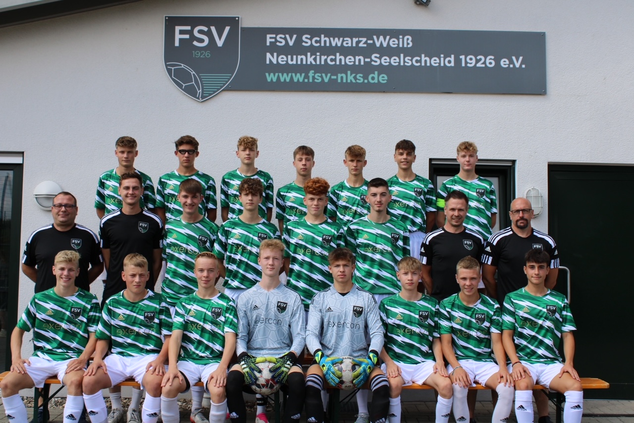 Neue Trikots für die U17 des FSV Neunkirchen-Seelscheid!