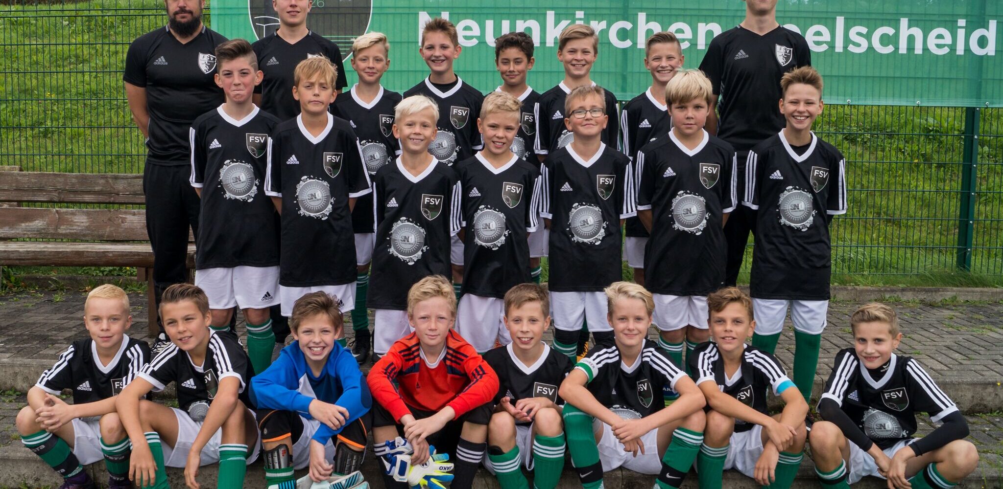 Unsere U12 mit neuem Sponsor und neuer Ausstattung